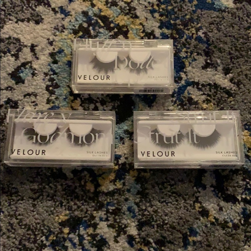 Lot of three velour faux lashes